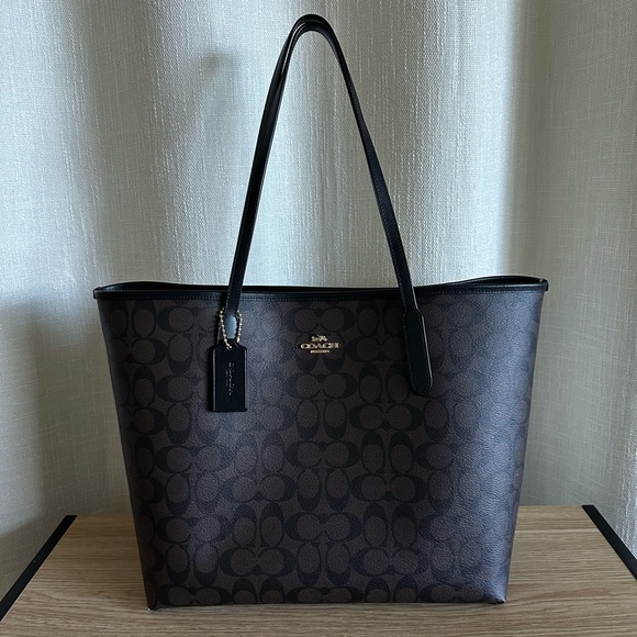 COACH City Tote Bag In Signature Canvas - Picture 2 of 11